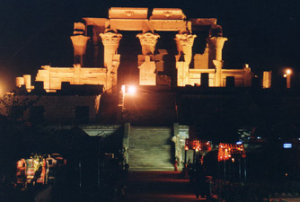 Doppeltempel von Kom Ombo bei Nacht